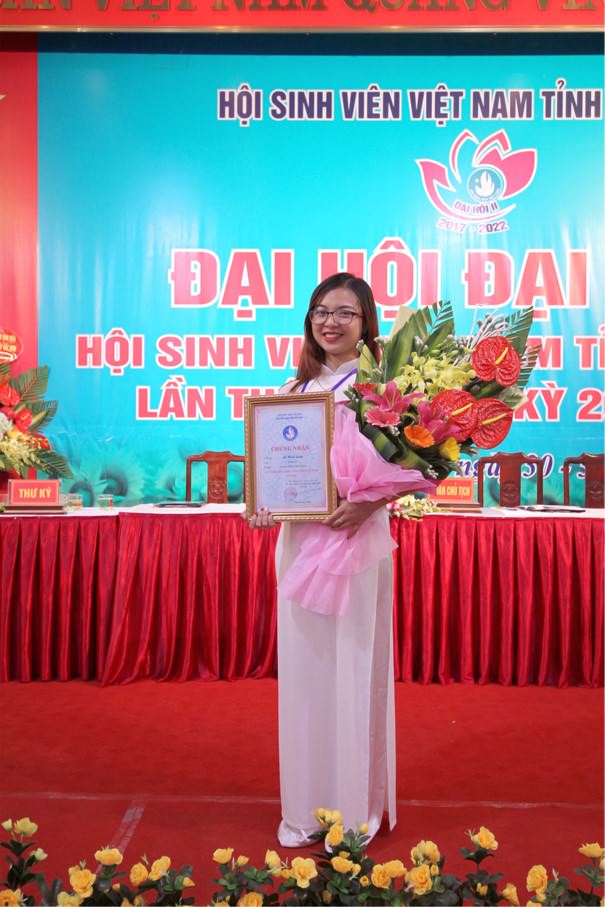 Lê Hoài Linh – lớp ĐH Kế Toán K4 – Khoa Kinh Tế