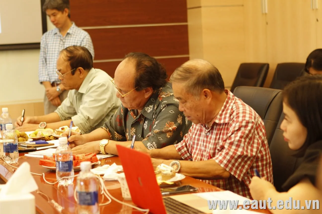 HỘI THẢO ĐỔI MỚI CHƯƠNG TRÌNH ĐÀO TẠO THEO CÁCH TIẾP CẬN CDIO VÀ CÁC PHƯƠNG PHÁP DẠY VÀ HỌC TÍCH CỰC 4 MG 0293 2