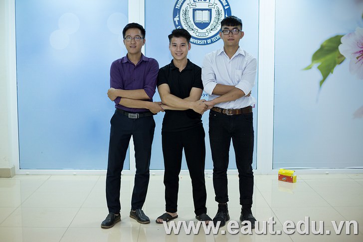 Câu lạc bộ Tin học EAUT – hành trang cho bạn trẻ Câu lạc bộ Tin học EAUT – hành trang cho bạn trẻ