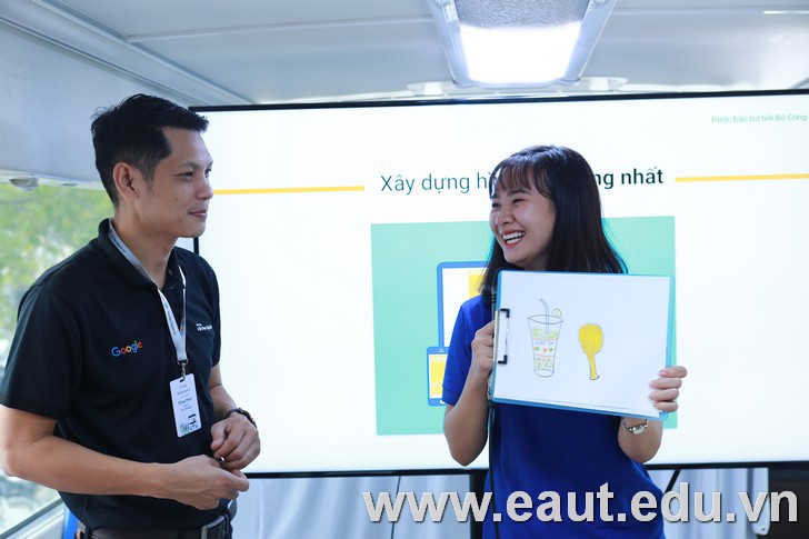 Buổi thực hành, chia sẻ kiến thức của các chuyên gia từ Google cho sinh viên trường đại học Công Nghệ Đông Á