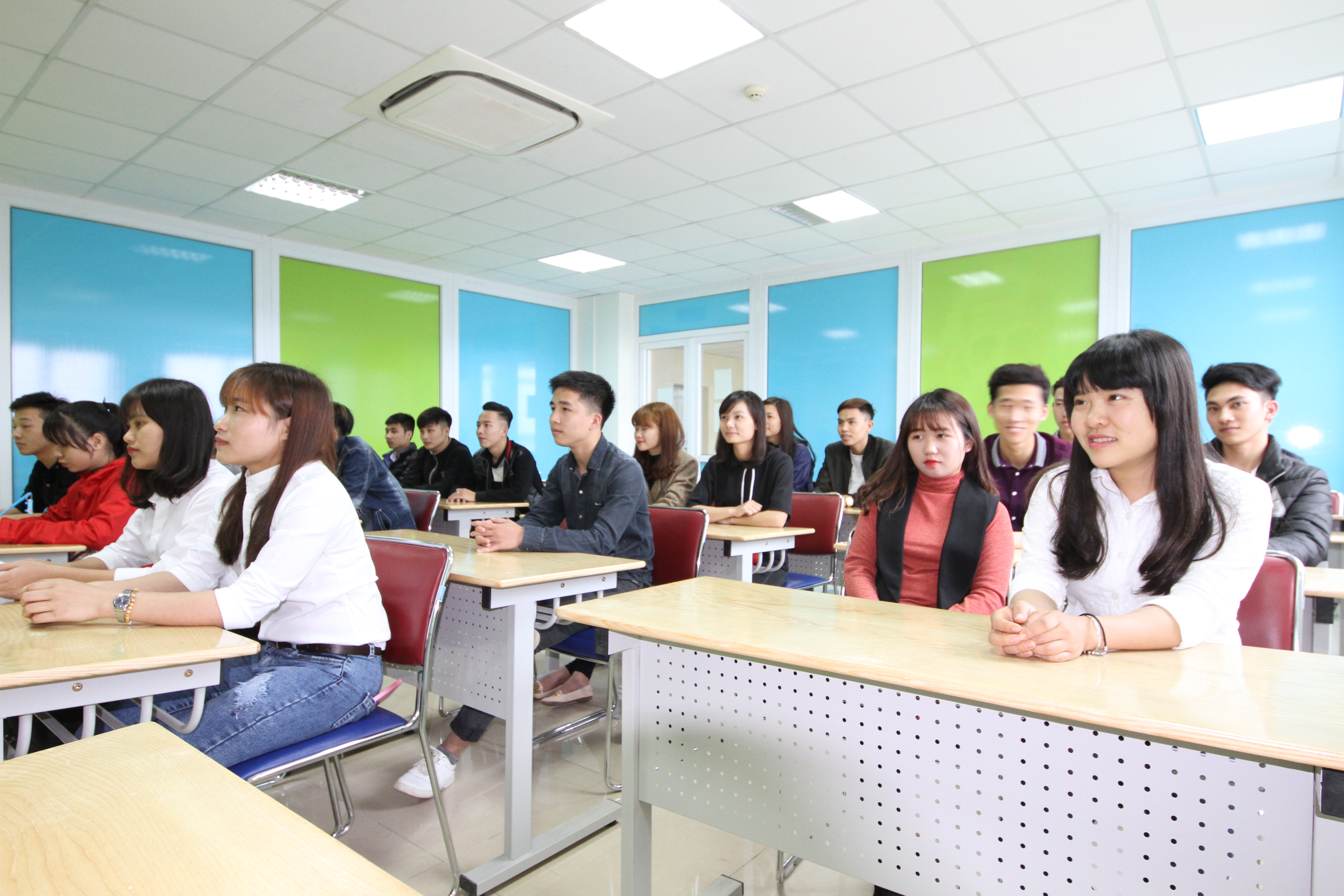 (Tiếng Việt) Sinh viên đánh giá gì về đại học Công Nghệ Đông Á EAUT (Tiếng Việt) Sinh viên đánh giá gì về đại học Công Nghệ Đông Á EAUT