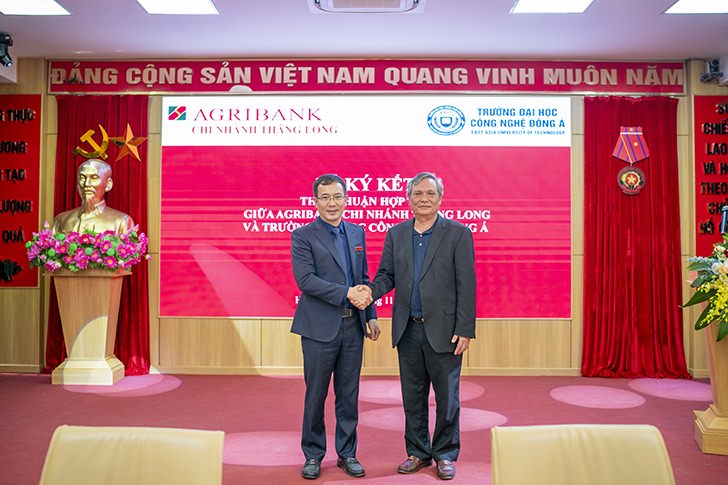 Ông Đoàn Ngọc Lưu - Bí Thư Đảng Ủy, Giám đốc Agribank Thăng Long và GS Đinh Văn Thuận