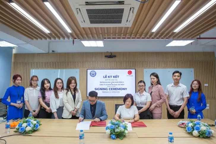 Khoa Du lịch và Công ty Cổ phần Ẩm Thực Việt Nhật ký kết hợp tác ghi nhớ liên kết Đào tạo, hỗ trợ thực tập và việc làm cho sinh viên