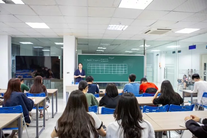 Tổ chức lớp đào tạo tiếng Hàn cho sinh viên EAUT 8