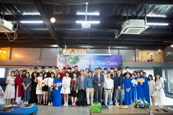Tổ chức lớp đào tạo tiếng Hàn cho sinh viên EAUT 1