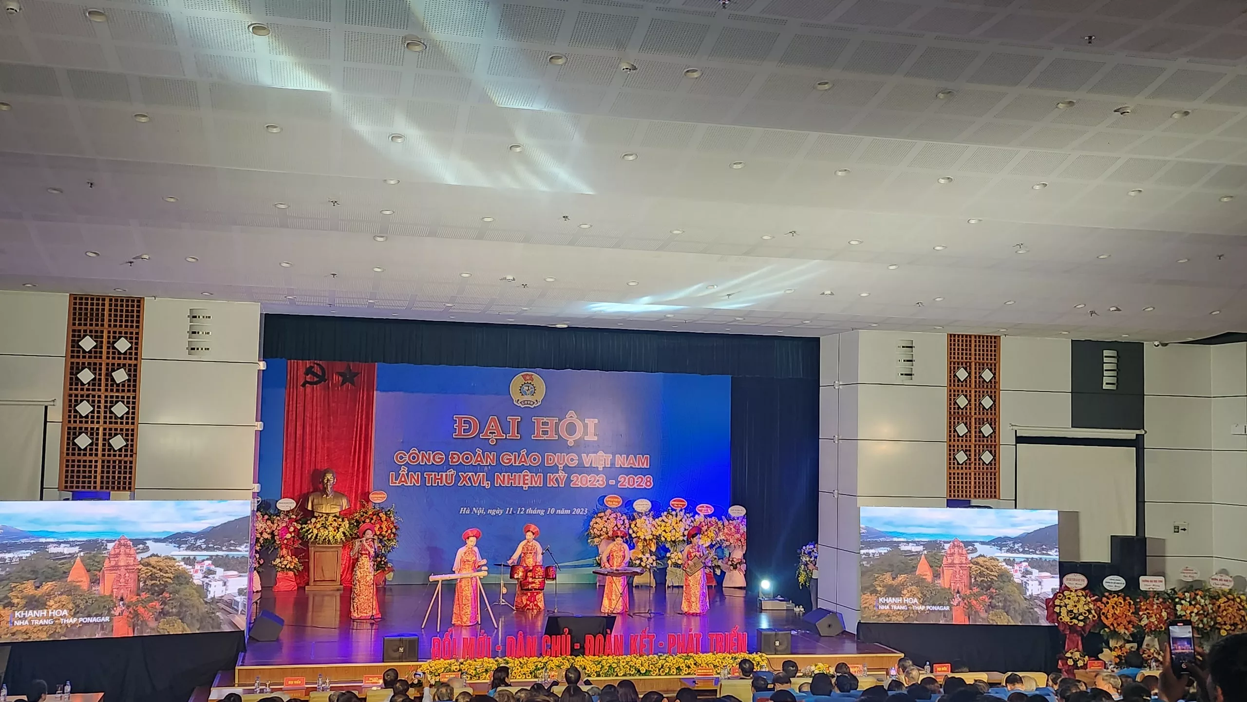 Công Đoàn trường Đại học Công nghệ Đông Á tham dự Đại hội Công đoàn giáo dục Việt Nam lần thứ XVI-2
