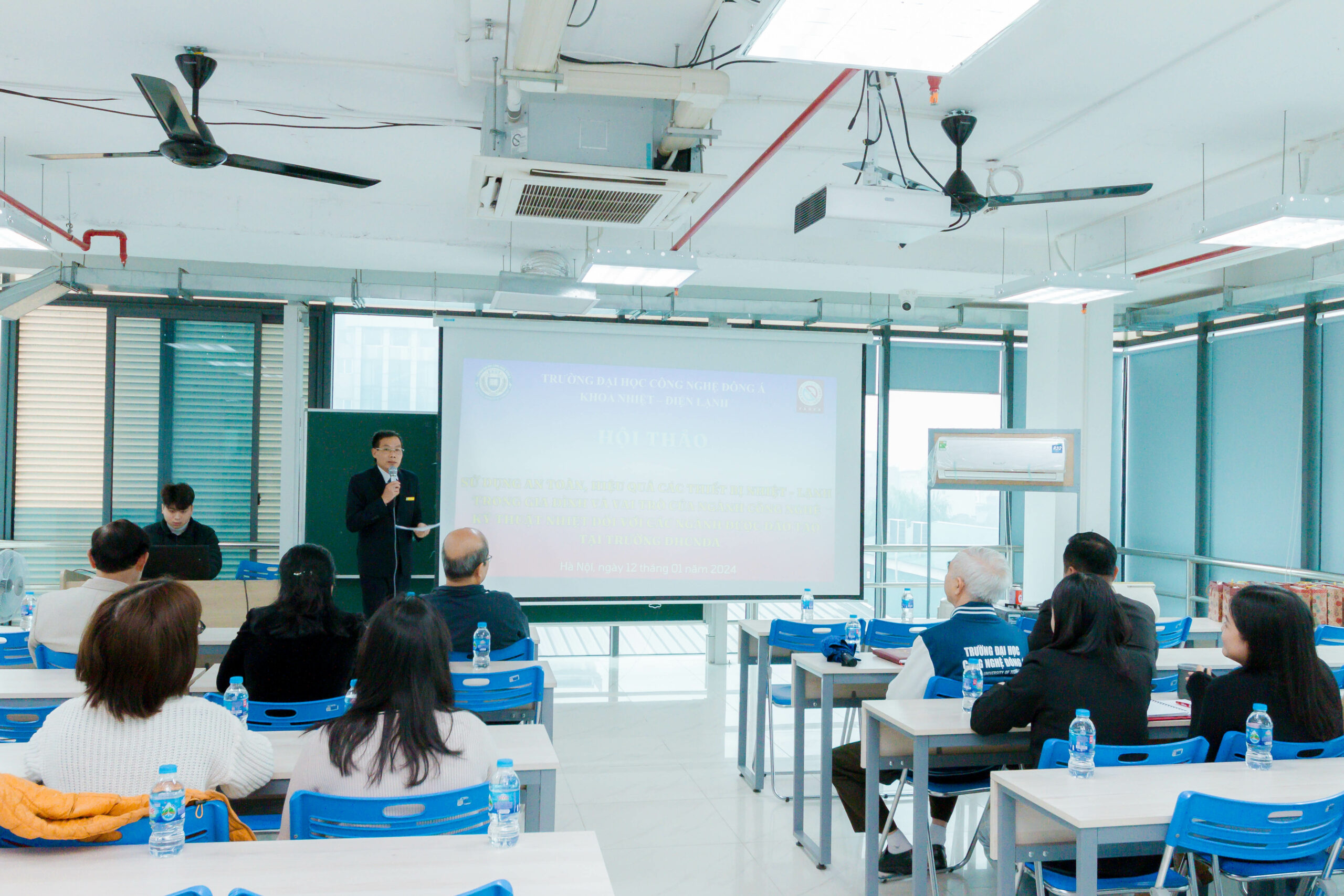 Hội thảo: “Sử dụng an toàn, hiệu quả các thiết bị nhiệt - lạnh trong gia đình và vai trò của công nghệ kỹ thuật nhiệt đối với các ngành được đào tạo tại trường Đại học Công nghệ Đông Á”