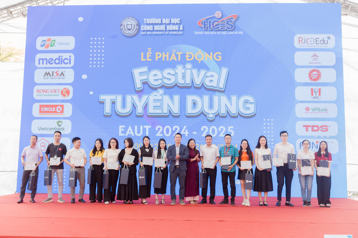 le phat dong festival tuyen dung eaut 2024 2025 16