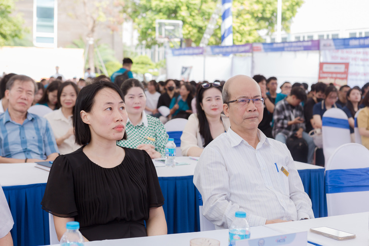 le phat dong festival tuyen dung eaut 2024 2025 2