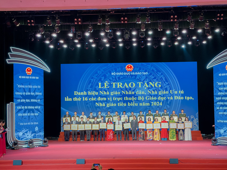 ts-dinh-van-thanh-vinh-du-duoc-tuyen-duong-nha-giao-can-bo-quan-ly-tieu-bieu-nam-2024