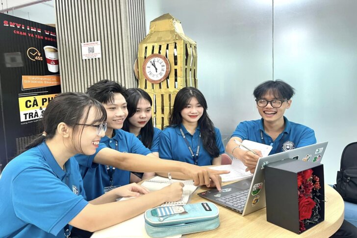 Buổi hoc thực tế về Digital Marketing của sinh viên Eaut 