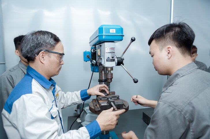 Chương trình đào tạo Công nghệ Chế tạo máy tại EAUT có gì đặc biệt? 3 Liên kết doanh nghiệp – đảm bảo việc làm sau tốt nghiệp