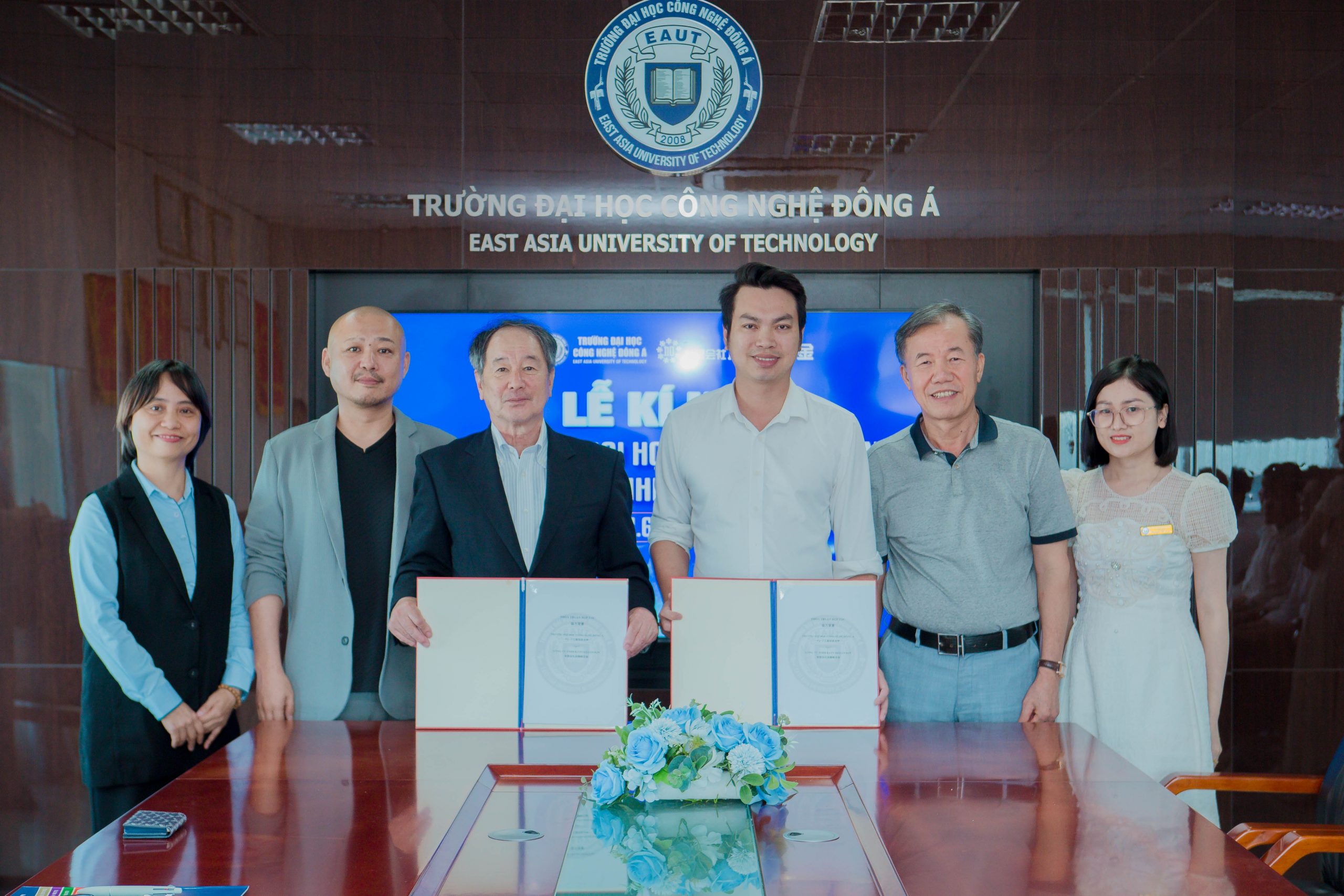 BƯỚC KHỞI ĐẦU THÀNH CÔNG: EAUT KÝ KẾT MOU VỚI CÔNG TY KATO KEIGOUKIN – MỞ RỘNG CƠ HỘI NGHỀ NGHIỆP QUỐC TẾ CHO SINH VIÊN 1 Lễ ký kết MOU với công tu Kato Keigoukin - Mở rộng cơ hội nghề nghiệp quốc tế cho sinh viên EAUT