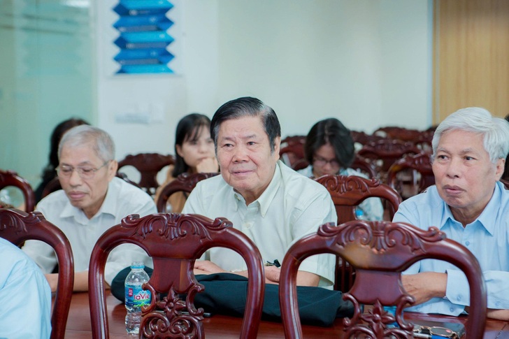 z6879505014355 dd944d2f1b6870182aedeaad6a56e04b