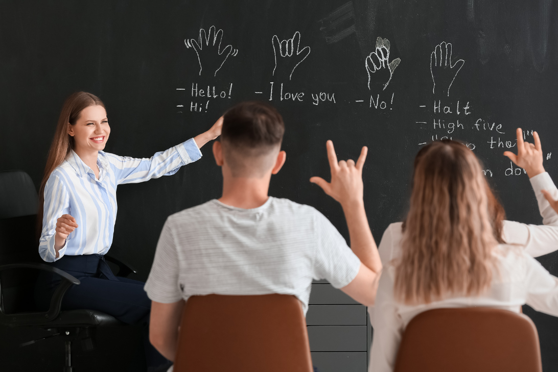 Bí quyết học ngoại ngữ dành cho Tân sinh viên trường Đại học Công nghệ Đông Á 4 Bi-quyet-hoc-ngoai-ngu-danh-cho-Tan-sinh-vien-truong-Dai-hoc-Cong-nghe-Dong-A-4.