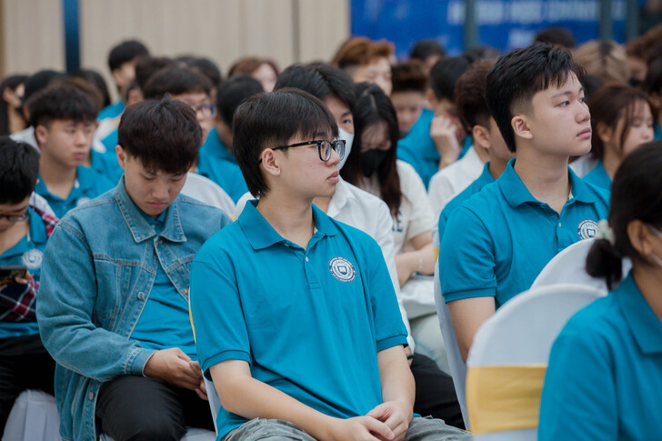 The Faculty of Business Administration Successfully Organizes the Citizenship Week to Welcome K16 New Students 41 F8C0219