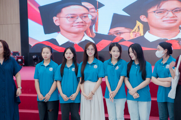 The Faculty of Business Administration Successfully Organizes the Citizenship Week to Welcome K16 New Students 2 F8C0365