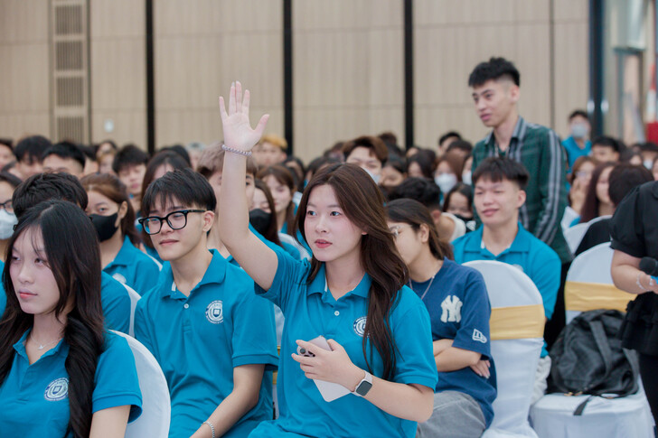 The Faculty of Business Administration Successfully Organizes the Citizenship Week to Welcome K16 New Students 53 F8C0500