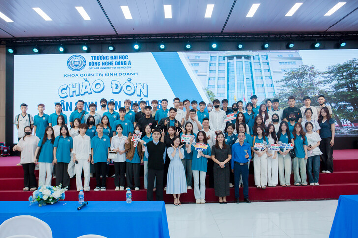 The Faculty of Business Administration Successfully Organizes the Citizenship Week to Welcome K16 New Students 59 F8C0686