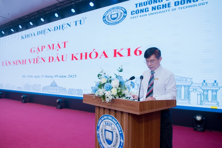 The Faculty of Electrical and Electronic Engineering Organizes the Citizenship Week to Welcome K16 Freshmen 13 F8C9329