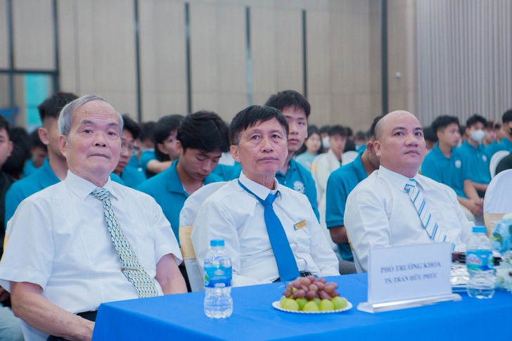 The Faculty of Electrical and Electronic Engineering Organizes the Citizenship Week to Welcome K16 Freshmen 16 F8C9356