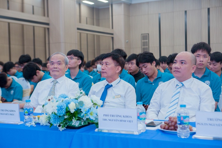 The Faculty of Electrical and Electronic Engineering Organizes the Citizenship Week to Welcome K16 Freshmen 17 F8C9362