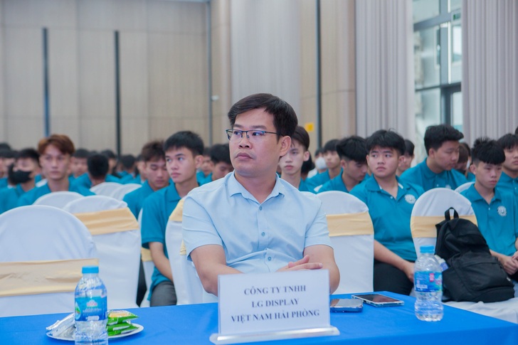 The Faculty of Electrical and Electronic Engineering Organizes the Citizenship Week to Welcome K16 Freshmen 18 F8C9377