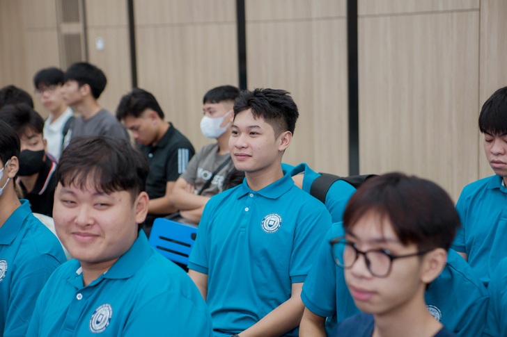 The Faculty of Electrical and Electronic Engineering Organizes the Citizenship Week to Welcome K16 Freshmen 21 F8C9391