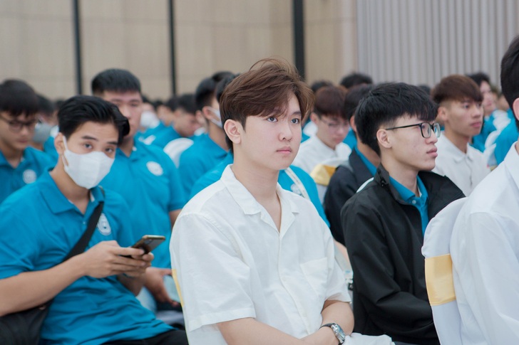 The Faculty of Electrical and Electronic Engineering Organizes the Citizenship Week to Welcome K16 Freshmen 22 F8C9397