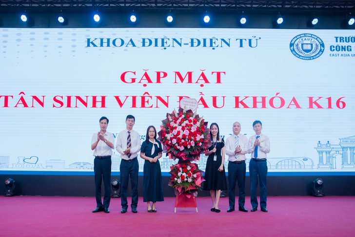 The Faculty of Electrical and Electronic Engineering Organizes the Citizenship Week to Welcome K16 Freshmen 27 F8C9436