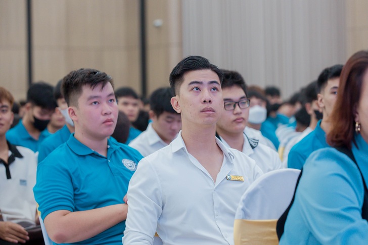 The Faculty of Electrical and Electronic Engineering Organizes the Citizenship Week to Welcome K16 Freshmen 4 F8C9457