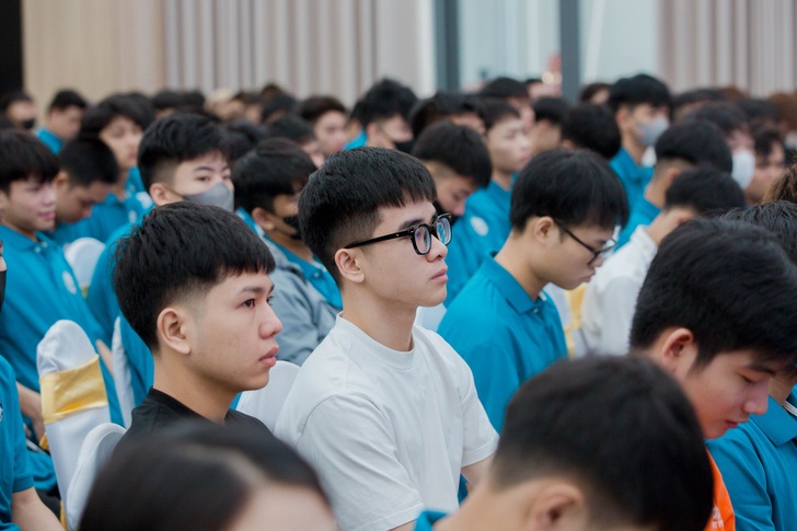 The Faculty of Electrical and Electronic Engineering Organizes the Citizenship Week to Welcome K16 Freshmen 29 F8C9469