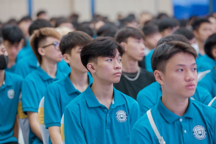 The Faculty of Electrical and Electronic Engineering Organizes the Citizenship Week to Welcome K16 Freshmen 31 F8C9480