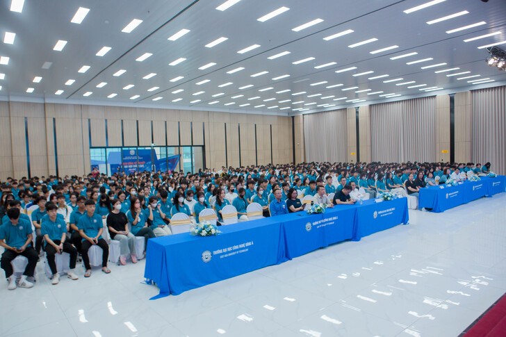 The Faculty of Business Administration Successfully Organizes the Citizenship Week to Welcome K16 New Students 6 F8C9743