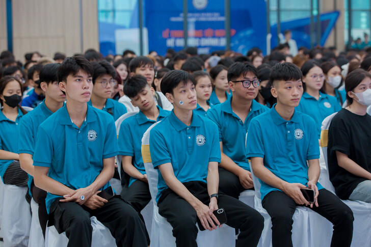 The Faculty of Business Administration Successfully Organizes the Citizenship Week to Welcome K16 New Students 10 F8C9782