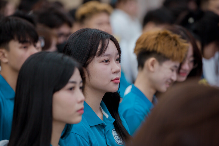 The Faculty of Business Administration Successfully Organizes the Citizenship Week to Welcome K16 New Students 21 F8C9817