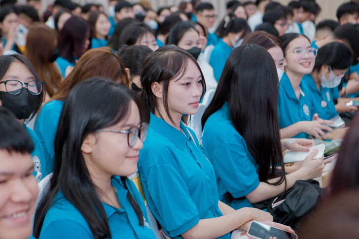 The Faculty of Business Administration Successfully Organizes the Citizenship Week to Welcome K16 New Students 27 F8C9884