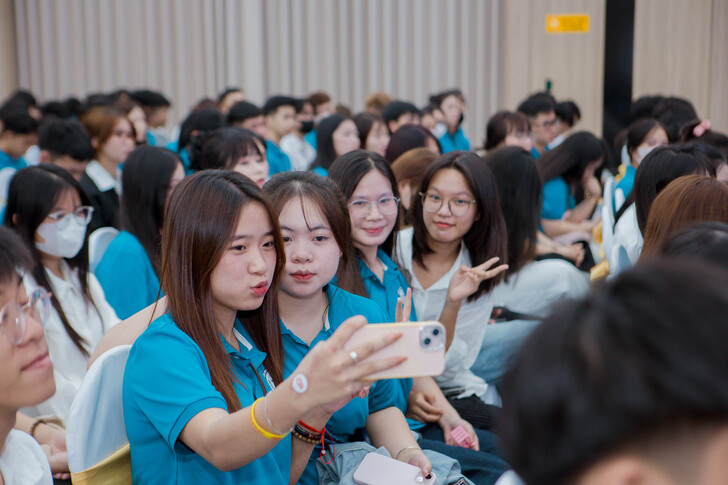 The Faculty of Business Administration Successfully Organizes the Citizenship Week to Welcome K16 New Students 29 F8C9909