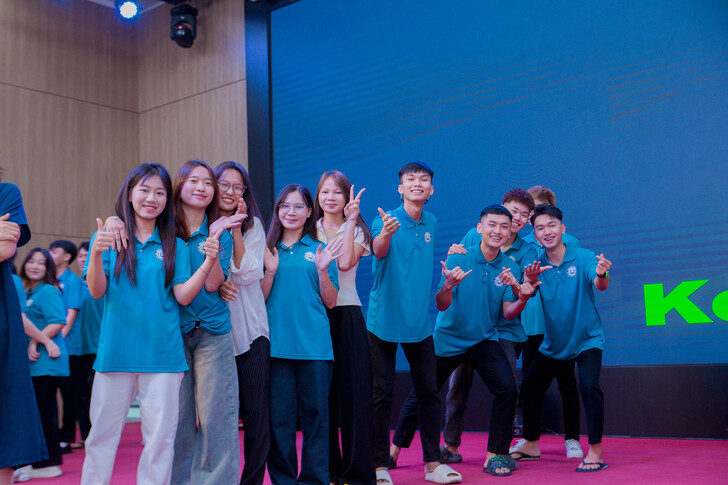 The Faculty of Business Administration Successfully Organizes the Citizenship Week to Welcome K16 New Students 36 F8C9993