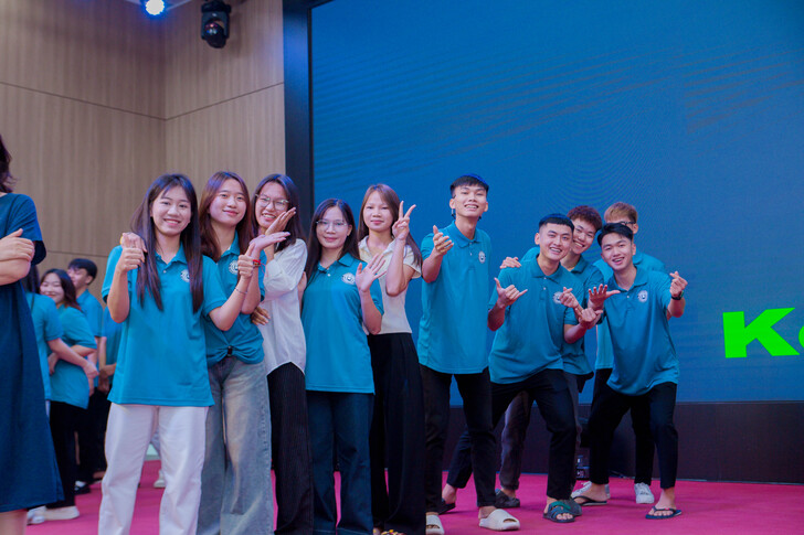 The Faculty of Business Administration Successfully Organizes the Citizenship Week to Welcome K16 New Students 37 F8C9995