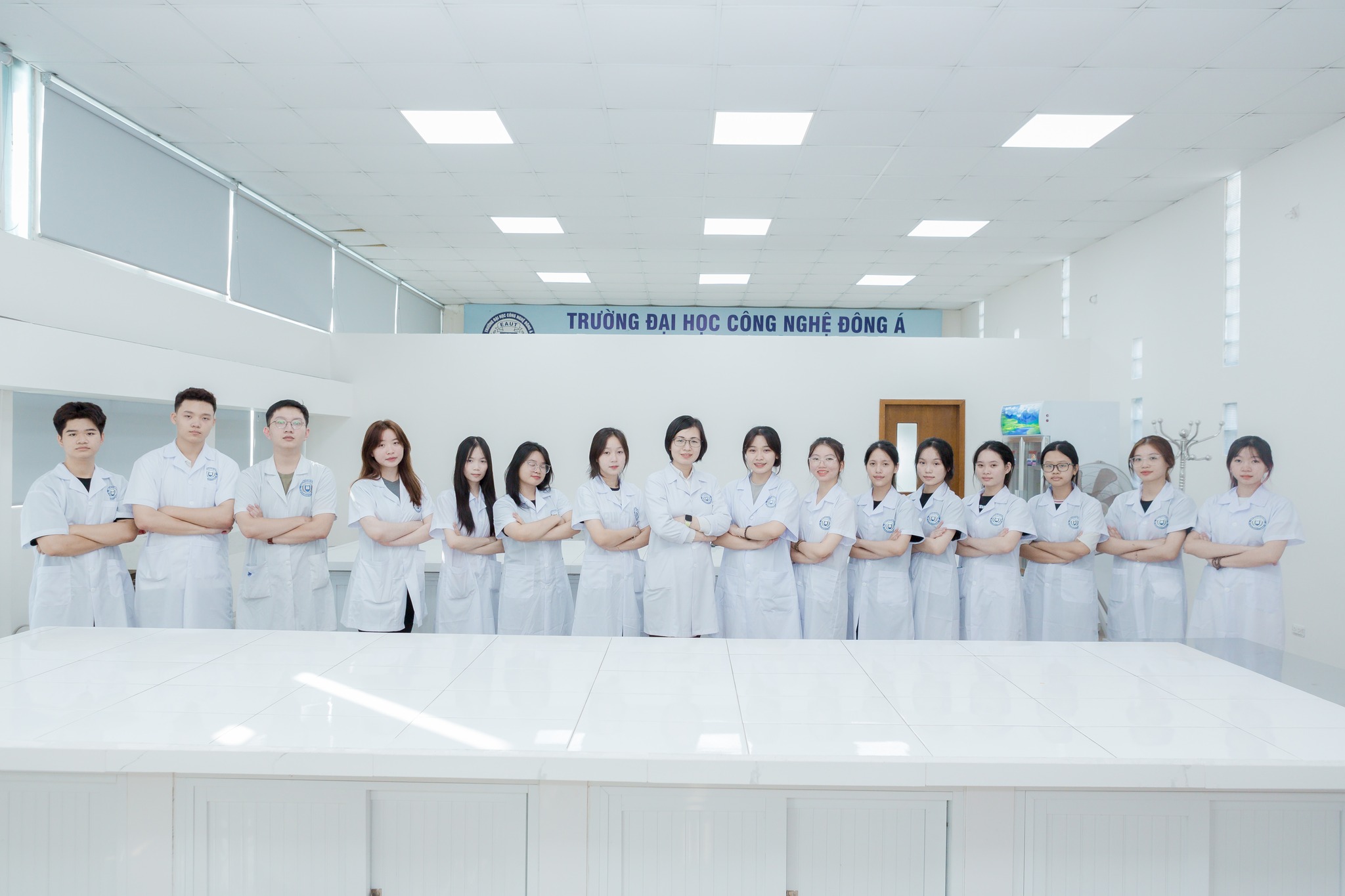 Ngành Dược và ngành Điều dưỡng khác nhau như thế nào? Cơ hội việc làm 2026 2 514172261 762824806309950 1847332267579570048 n