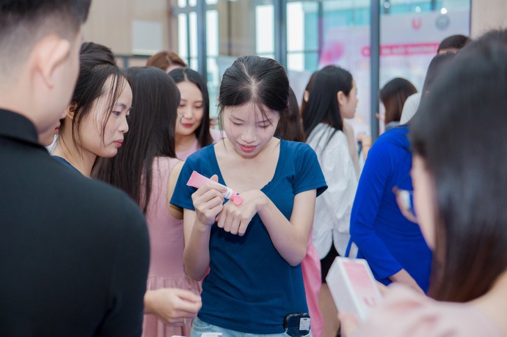 Lễ ra mắt mỹ phẩm Uni Cosmetics - thương hiệu thuộc trường Đại học Công nghệ Đông Á 5 le-ra-mat-my-pham-uni-cosmetics-thuong-hieu-thuoc-truong-dai-hoc-cong-nghe-dong-a