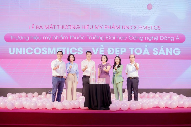 Lễ ra mắt mỹ phẩm Uni Cosmetics - thương hiệu thuộc trường Đại học Công nghệ Đông Á 1 le-ra-mat-my-pham-uni-cosmetics-thuong-hieu-thuoc-truong-dai-hoc-cong-nghe-dong-a