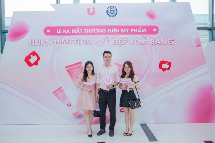 le-ra-mat-my-pham-uni-cosmetics-thuong-hieu-thuoc-truong-dai-hoc-cong-nghe-dong-a