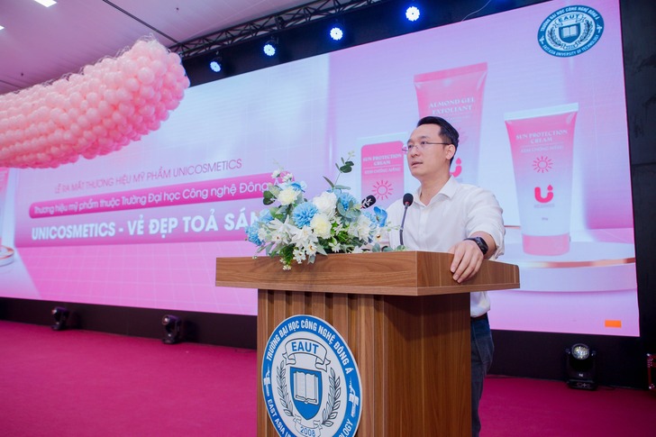 Lễ ra mắt mỹ phẩm Uni Cosmetics - thương hiệu thuộc trường Đại học Công nghệ Đông Á 2 565149883 1252278086936640 4517420349794171960 n