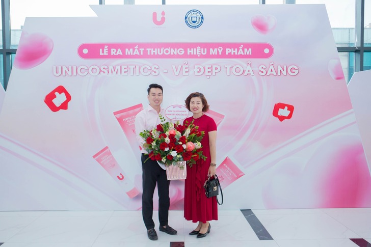 le-ra-mat-my-pham-uni-cosmetics-thuong-hieu-thuoc-truong-dai-hoc-cong-nghe-dong-a