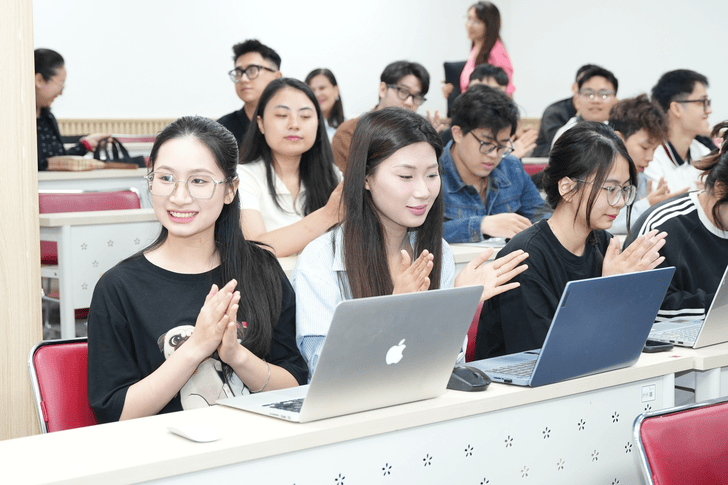 5 Secrets to Help Business Administration Students Win Over Employers 2 Trang bị kỹ năng mềm - nền tảng của thành công