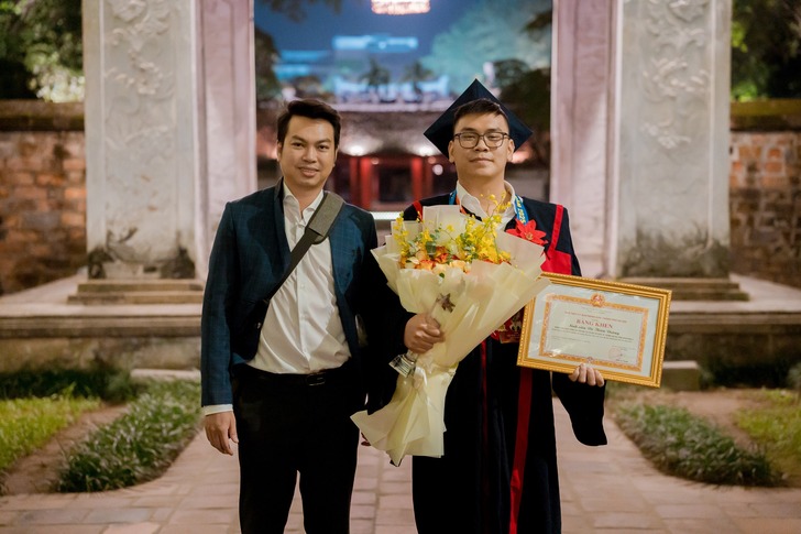 VŨ THIÊN DƯƠNG - THỦ KHOA TỐT NGHIỆP XUẤT SẮC EAUT ĐƯỢC TUYÊN DƯƠNG, GHI DANH SỔ VÀNG TẠI VĂN MIẾU QUỐC TỬ GIÁM 4 vu-thien-duong-thu-khoa-tot-nghiep-xuat-sac-eaut-duoc-ghi-danh-so-vang-tai-van-mieu-quoc-tu-giam