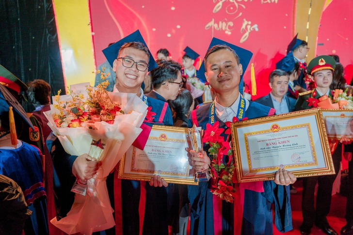 VŨ THIÊN DƯƠNG - THỦ KHOA TỐT NGHIỆP XUẤT SẮC EAUT ĐƯỢC TUYÊN DƯƠNG, GHI DANH SỔ VÀNG TẠI VĂN MIẾU QUỐC TỬ GIÁM 6 vu-thien-duong-thu-khoa-tot-nghiep-xuat-sac-eaut-duoc-ghi-danh-so-vang-tai-van-mieu-quoc-tu-giam