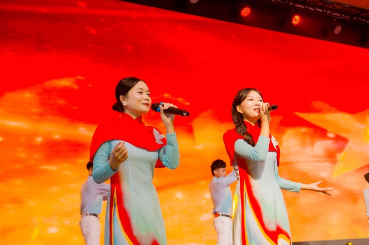 Trường Đại học Công nghệ Đông Á: Khai giảng năm học 2025 - 2026 và Chào mừng Ngày nhà giáo 20/11 16 khai-giang-nam-hoc-2025-2026-va-chao-mung-ngay-nha-giao-20-11